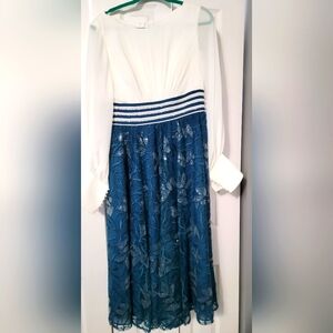 Dress size 12 & beautiful.  Great for mother of the bride &/or groom.